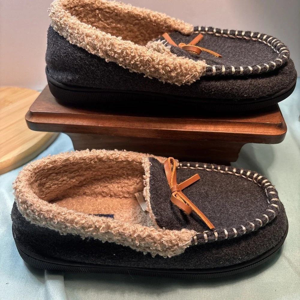 Dockers Boy's Gray Faux Fur Moccasin Slippers Sz M 13-1